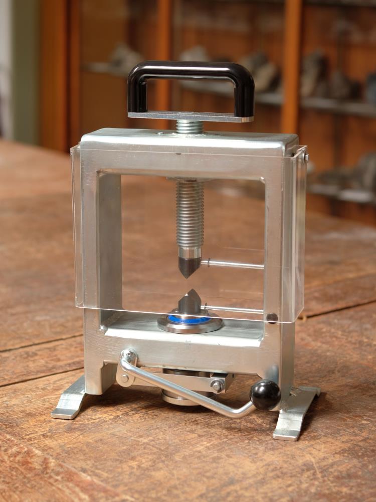 Presse hydraulique à pierre MP5 (Zuber)
